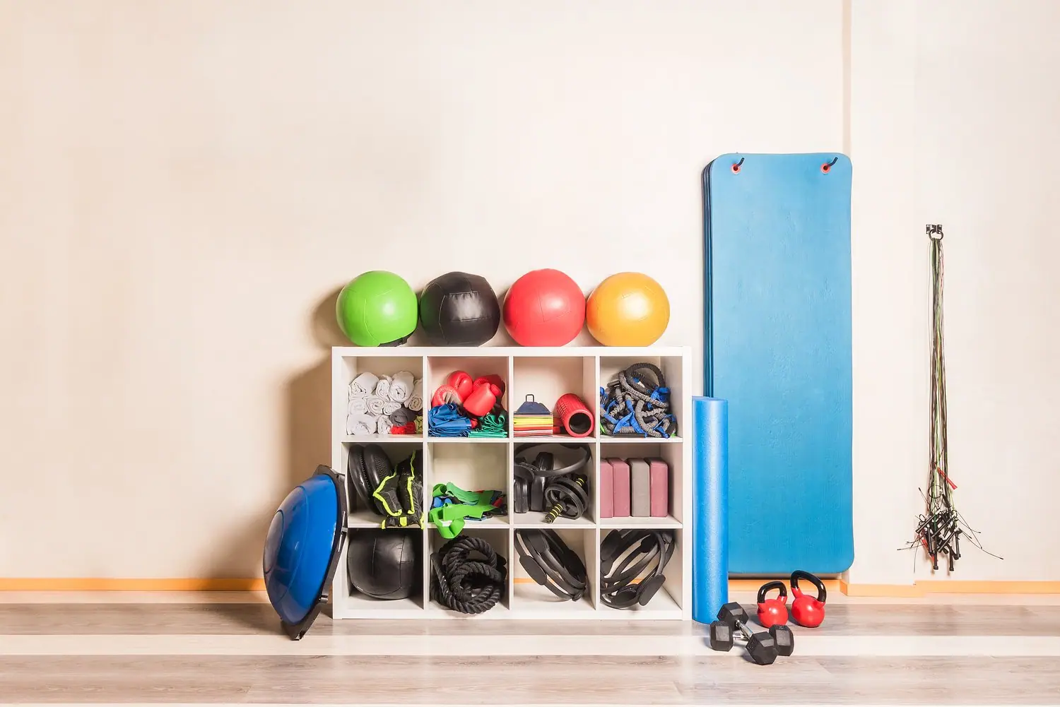 Przechowywanie sprzętu sportowego w mieszkaniu